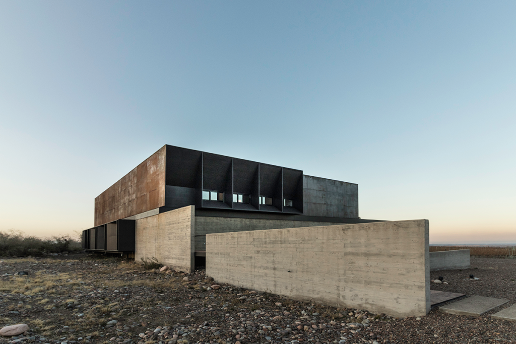 Diseño y arquitectura bodega de vinos Corazón del Sol en Argentina.
