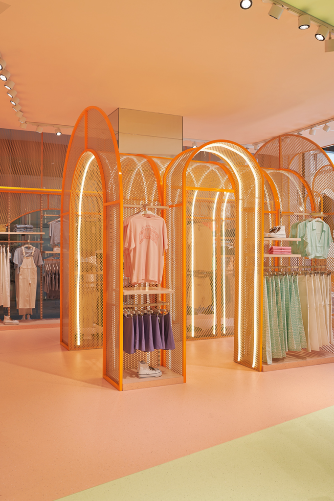 Tienda de moda en Barcelona Mango Teen.