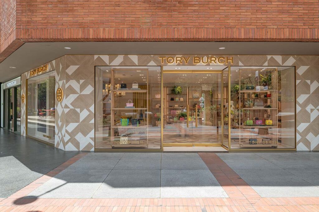 diseño de showroom Tory Burch en Bogotá