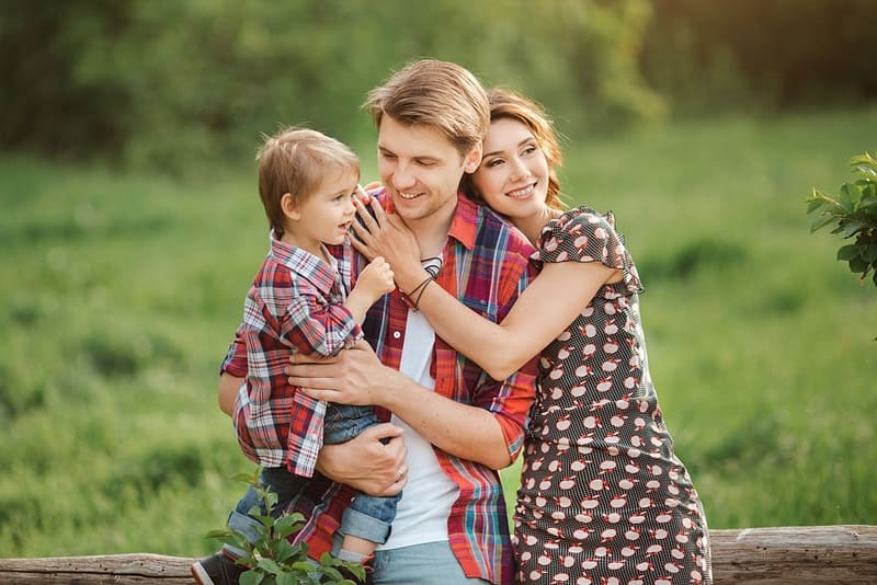 familia feliz con plan vive asegurate mejor seguro de vida sura 